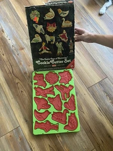 Vintage 1978 Ausstecher Set Twelve Days of Christmas Chilton rot in orig Box - Bild 1 von 3