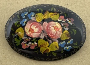 Vintage Russian Hand Painted Floral Flower Black Lacquer Brooch Pin - Picture 1 of 5