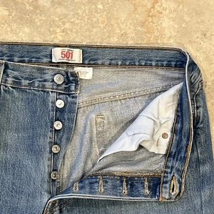 Vintage Levis 501 Jeans Herren 36x34 Blau Denim Straight Leg Button Fly Medium Wash - Bild 1 von 11