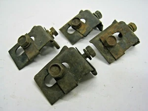 Juego de 4 piezas originales de montaje para parrilla central Cadillac 1968 GM fabricante de equipos originales - Imagen 1 de 7