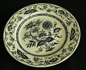 Royal RYL13 Cavalier Blue Onion DINNER PLATE (1 of 3 available) Blue & White - Picture 1 of 4