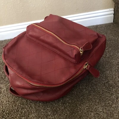 Combo Forever 21 Mujer Pequeño Imitación Cuero Estampado Borgoña y Dorado Color Foto 1 de 4