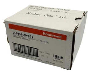 Honeywell 14004068-001 Dual Pneumatic Thermostat Mounting Hardware Assembly - Picture 1 of 2