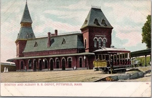 C1900 PITTSFIELD, Massachusetts Postal BOSTON & ALBANY RAILROAD DEPOT Trolley - Imagen 1 de 2