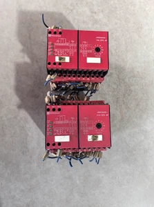Relé de seguridad Schneider XPS-AT XPSAT5110 usado 1 pieza - Imagen 1 de 3
