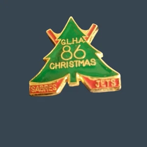 Vintage G.L.H.A. Prendedor de solapa de hockey 86 sables de Navidad jets - Imagen 1 de 2