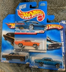 Hot Wheels 3 Stück - 2009 Plymouth Road Runner blau schwarz & 1998 orange First  - Bild 1 von 10