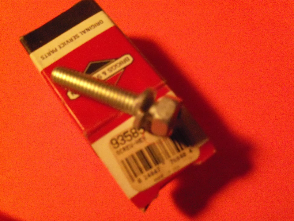 NUEVO TORNILLO TANQUE BRIGGS 93585 OEM B33 Foto 1 de 1