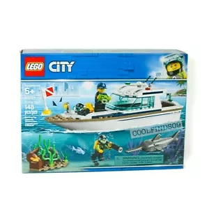 LEGO City Buceo Yate 60221 Buceo Barco Tiburón Cangrejo con Cofre del Tesoro - Imagen 1 de 4