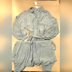 Neu mit Etikett BTFL-LIFE Salbei Knopfleiste Gürtel fließender Langarm Overall Größe Medium - Bild 1 von 4
