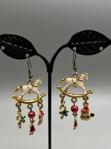 Vintage Weihnachten Metall und Emaille Schaukelpferd baumelnde Ohrringe 2,5" - Bild 1 von 5