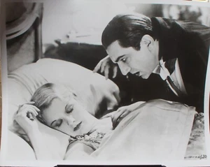 2 great Dracula Bela Lugosi Publicity Photographs - Picture 1 of 2
