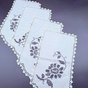 Servilletas de lino vintage con bordados florales negros y bordes de ganchillo - Juego de 4 - Imagen 1 de 9