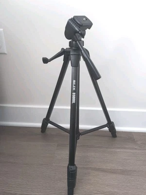 Silk U8800L Lightweight Folding Tripod Max Height 66.7 In - Image 1 of 4