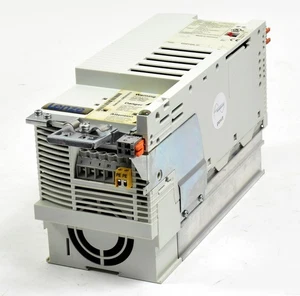 Lenze Frequenzumrichter 8200 Vector, E82EV302_4C, 00490436 - Picture 1 of 6