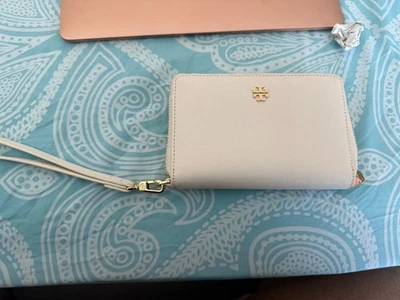 Muñequera Tory Burch de cuero blanco con cremallera alrededor de 7,5 x 5,5 pulgadas Foto 1 de 4