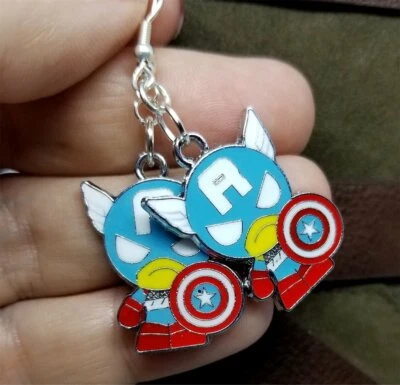 Pendientes con dije Capitán América Foto 1 de 4