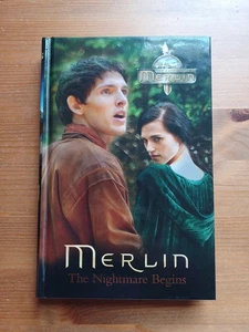 Merlin - The Nightmare Begins - Small Hardback - TV Series Tie-in - Foto 1 di 6