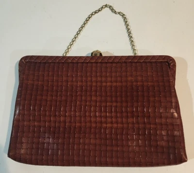 Cartera sin asas vintage de cuero tejido marrón marco dorado correa de cadena estilo años 60 Foto 1 de 4