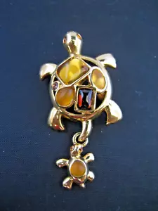 Hand made gold metal tortoise shaped brooch - Foto 1 di 7