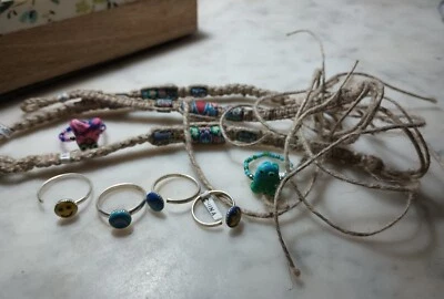 Lote de 3 pulseras de arcilla con cuentas de cáñamo Fimo corbata ajustable + anillos de rana con cuentas + más Foto 1 de 3