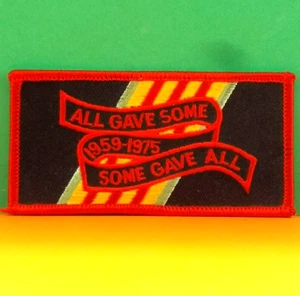 TODOS DIERON ALGUNOS * 1959 - 1975 * ALGUNOS LO DIERON TODO *** Parche bordado de tela *** - Imagen 1 de 2