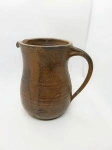 630 - Ancien petit pichet en terre cuite - Artisanat - Marque à l'écureuil - Foto 1 di 12
