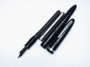 VTG Sheaffer Fountain Pen Black Very Nice Condition Medium Nib - Picture 1 of 9