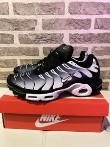 Nike Air Max Plus Herren Sneaker - Black/White/Black, EU 45 - Bild 1 von 10