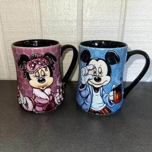 Bonita taza de café Mickey & Minnie Mouse Morning Rough Arent de los parques de Disney x2 usada en excelente estado - Imagen 1 de 20