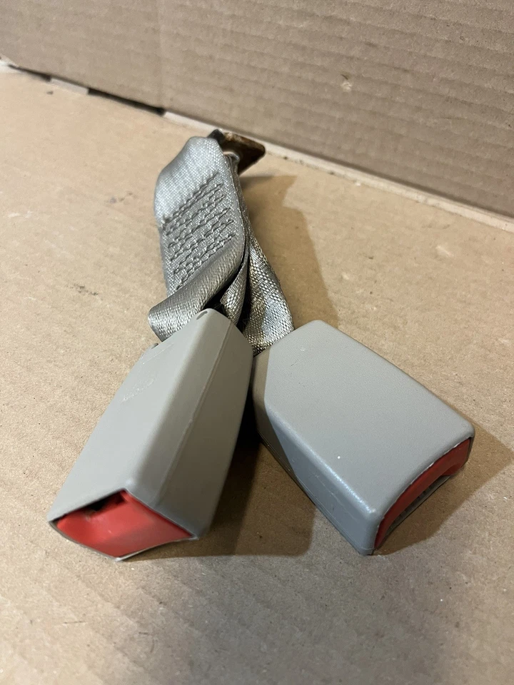 2003 - 2008 Lincoln Town Car Left Middle Rear Seat Belt Buckle Latch Assemblies Foto 1 de 4