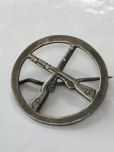WW1 WW2 Crossed Rifles Marksman Badge White Metal Silver - Picture 1 of 10