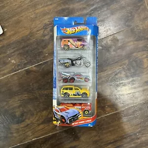 2010 Hot Wheels 5 Pack HW City Works 5-pack Great Gift - Picture 1 of 4