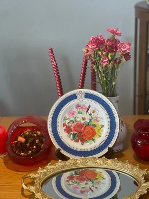 royal worcestercommemoratıg the sıxtıeth bırthday of her majesty the queen plate - Image 1 of 2