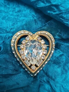 Spilla spilla cuore Denbe vintage firmata strass oro costume amore - Foto 1 di 5