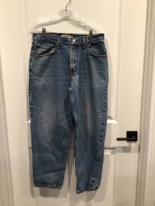 Usado en excelente estado Levi para hombre 560 ajuste cómodo blue jeans cintura 33 botones bolsillos con cremallera - Imagen 1 de 4