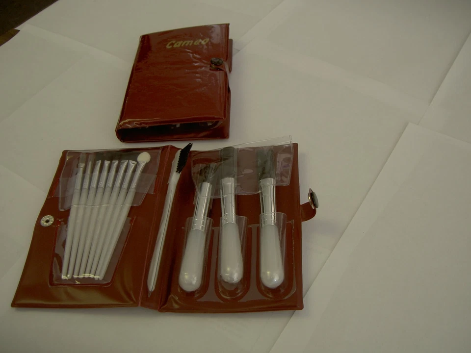 CONJUNTO DE PINCÉIS DE MAQUIAGEM CAMAFEU BASE EM PÓ FERRAMENTAS DE PINCEL DE SOBRANCELHA COM BOLSA - Imagem 1 de 1