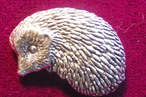 Lovely Pewter Hedgehog Pin Brooch - Picture 1 of 1