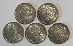 Cinco dólares de plata Morgan de US $1, 1878, 1879, 1890, 1896 y 1897, en volteretas de vinilo - Imagen 1 de 9