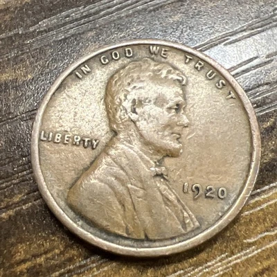 1920 Lincoln Wheat Cent Penny Actual Coin. Priced At Value Look @ All My Coin - Image 1 of 2