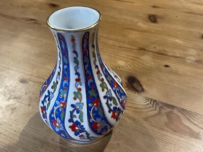 Kutahya Porselen hand made vase 2004, floral with gold trim + presentation box - Image 1 of 4