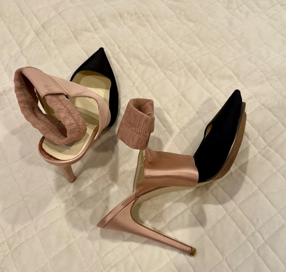 Saltos Stella McCartney pretos e pêssego nunca usados - Imagem 1 de 4