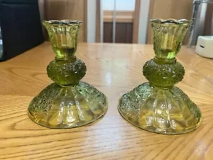 VINTAGE PAIR OF GREEN ELEGANT DAISY PATTERN 4 1/2" BY 4 1/2" CANDLE HOLDERS - Picture 1 of 8