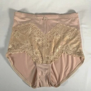 Hübsches beigefarbenes Miederhöschen mit Spitzenbesatz in Übergröße. Größe 2X - Bild 1 von 6