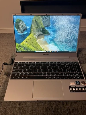 Medion Akoya E15303 15"FHD Ryzen 7 4700u 2.0Gh 256g 8G Win11 PLEASE READ DESCRIP - Image 1 of 4