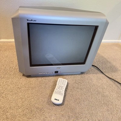 Vintage RCA TruFlat 14" CRT TV 14F512T Retro Gaming With Remote  (read ) - Image 1 of 4