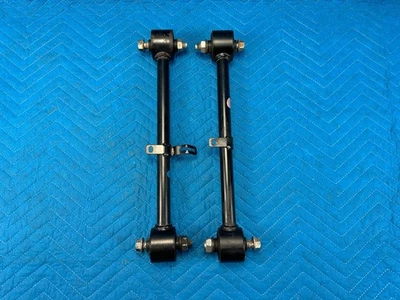 Brazo de control superior trasero derecho y izquierdo Toyota Land Cruiser LX470 1998-2007 OEM Foto 1 de 4