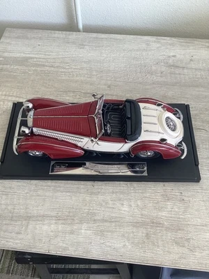 1939 HORCH 855 ROADSTER  1/18th SCALE DIE-CAST MODEL- Red/ White. NO BOX - Image 1 of 4