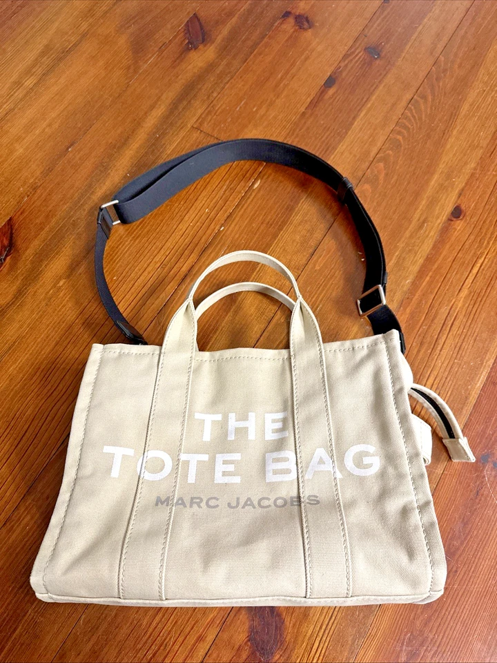 Bolsa tiracolo Marc Jacobs The Tote Bag Traveler lona média Bei G2U - Imagem 1 de 4