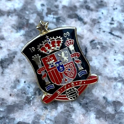 SPAIN NATIONAL SOCCER/FOOTBALL TEAM ENAMELED LAPEL PIN...W/BONUS STORAGE BAG... - Image 1 of 2